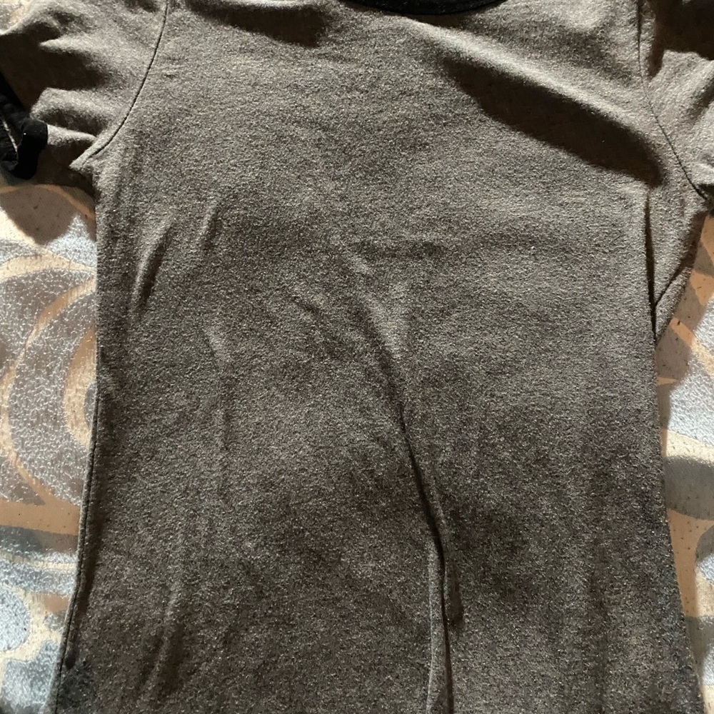 Gray shirt with back collar and sleeves